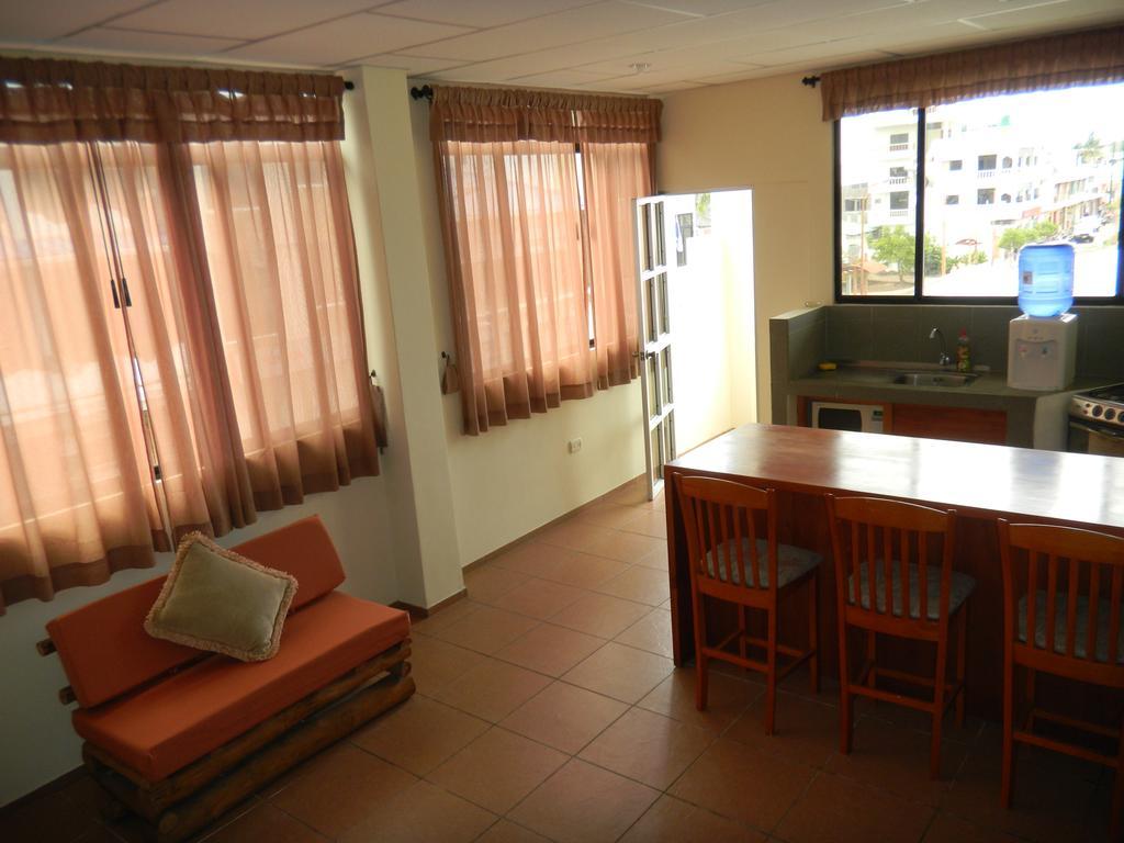 Hostal Baltra Пуерто Айора Стая снимка