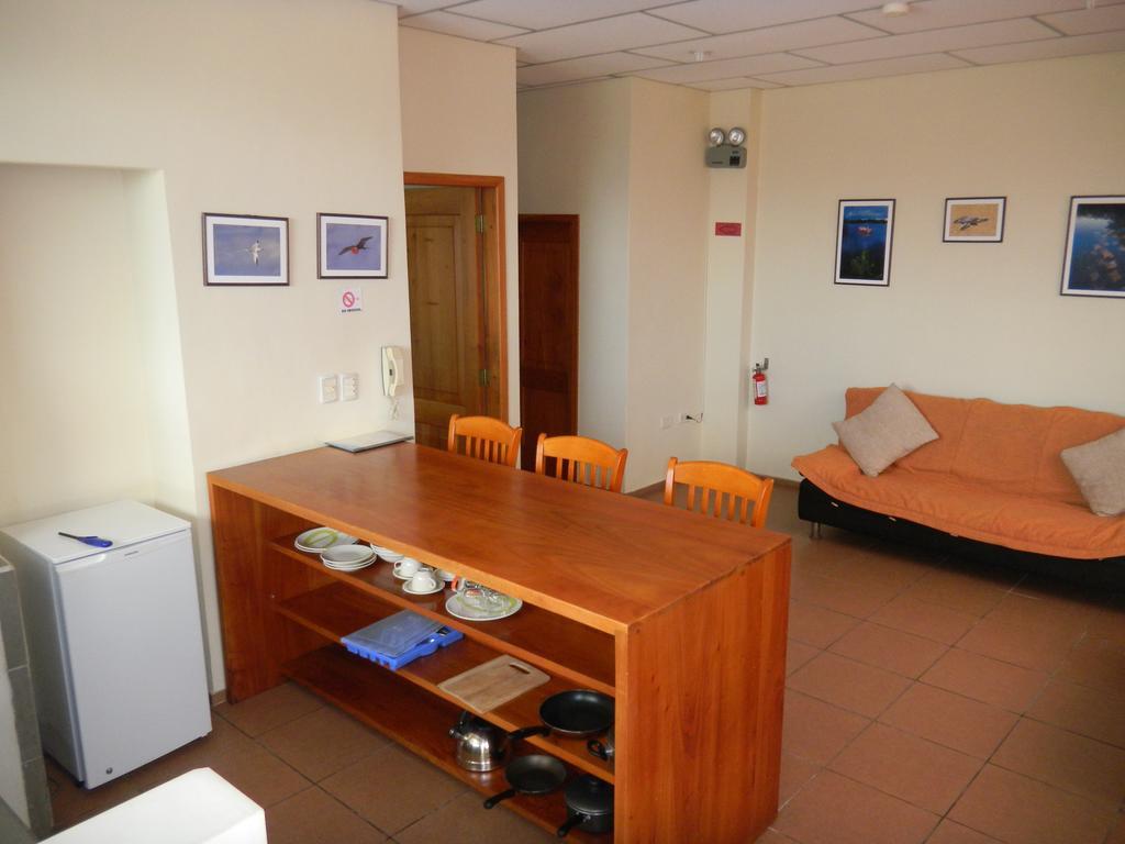 Hostal Baltra Пуерто Айора Стая снимка