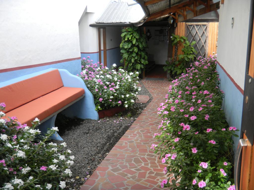 Hostal Baltra Пуерто Айора Екстериор снимка