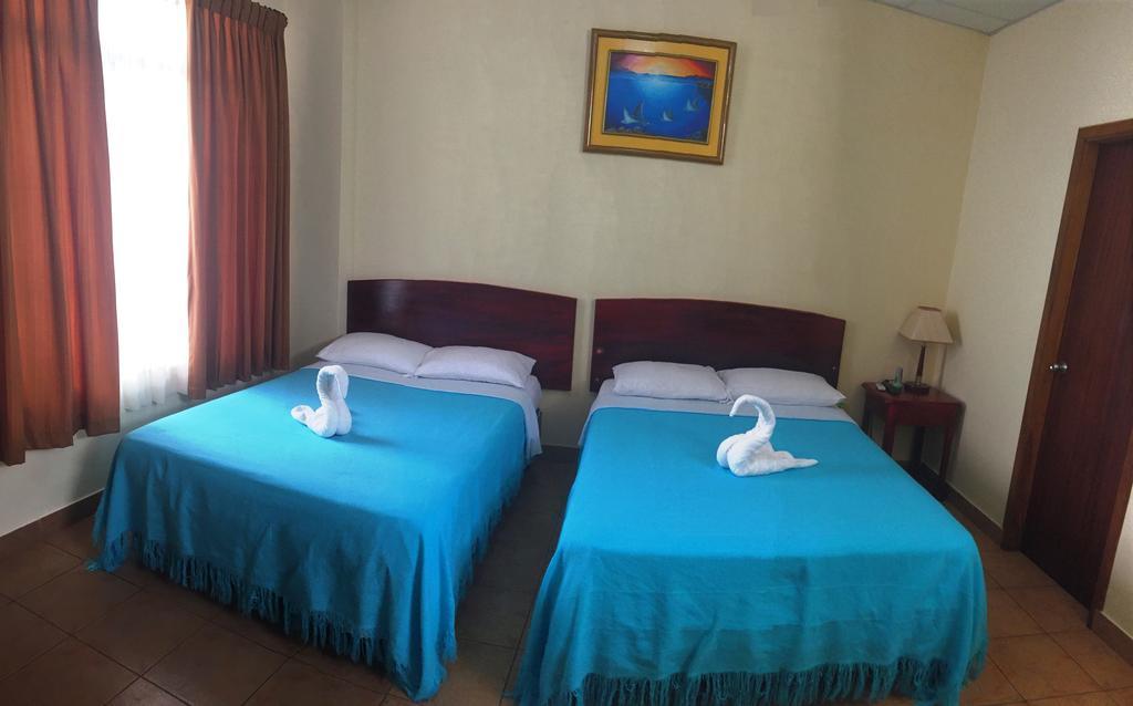 Hostal Baltra Пуерто Айора Екстериор снимка