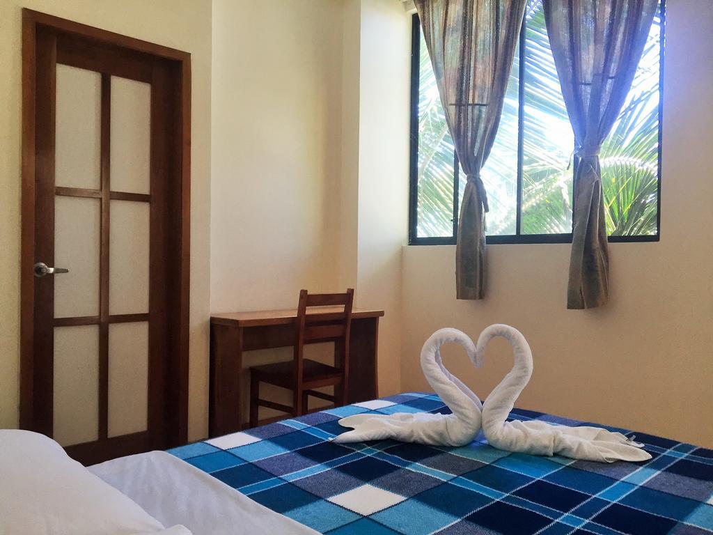 Hostal Baltra Пуерто Айора Екстериор снимка