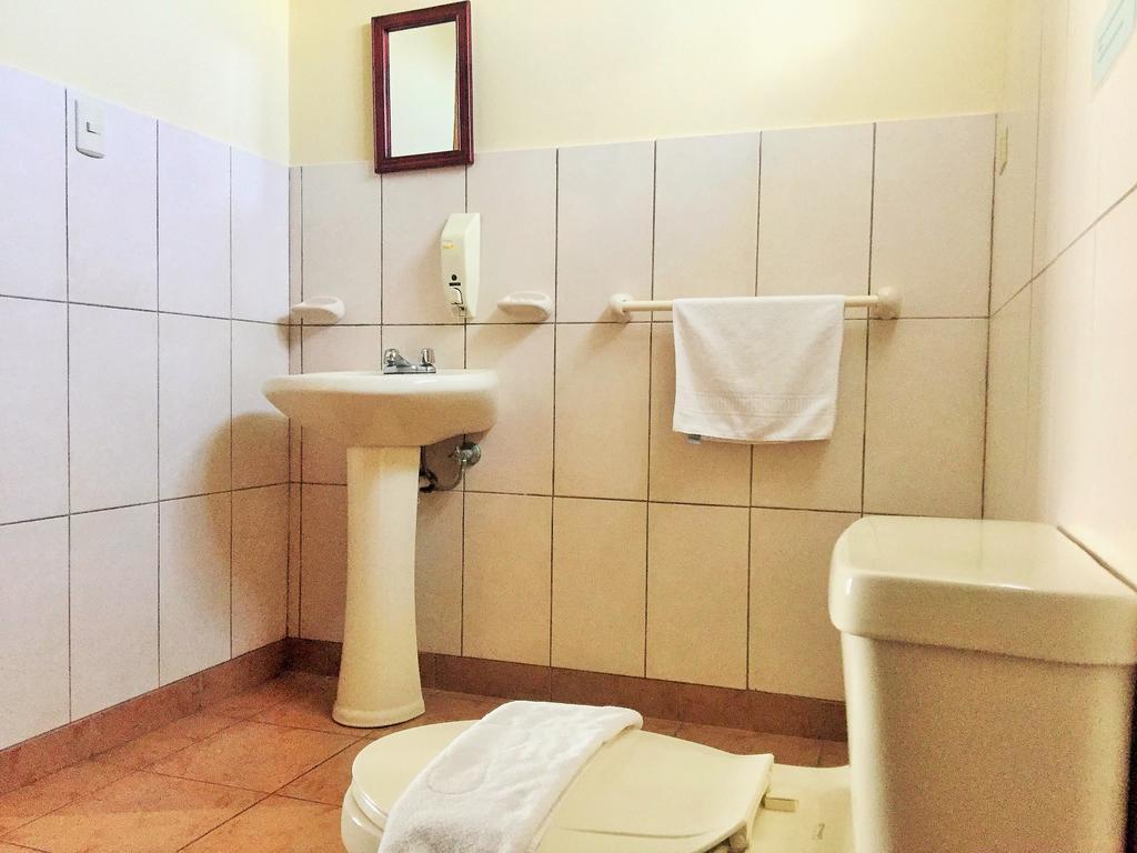 Hostal Baltra Пуерто Айора Екстериор снимка