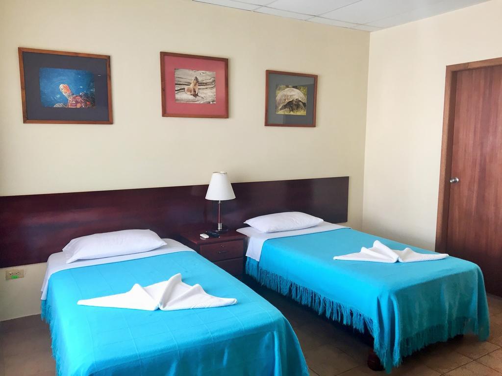 Hostal Baltra Пуерто Айора Екстериор снимка
