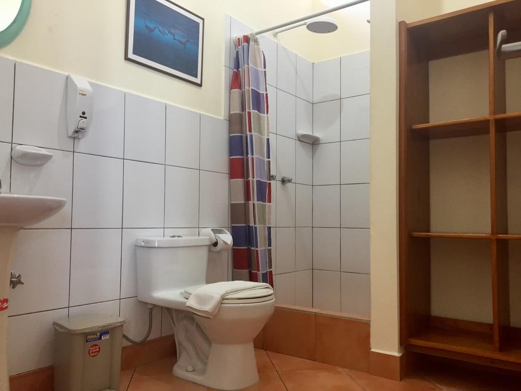 Hostal Baltra Пуерто Айора Екстериор снимка