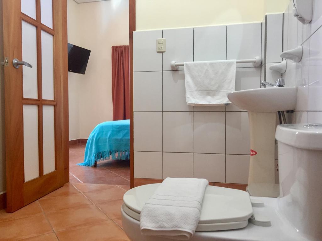 Hostal Baltra Пуерто Айора Екстериор снимка