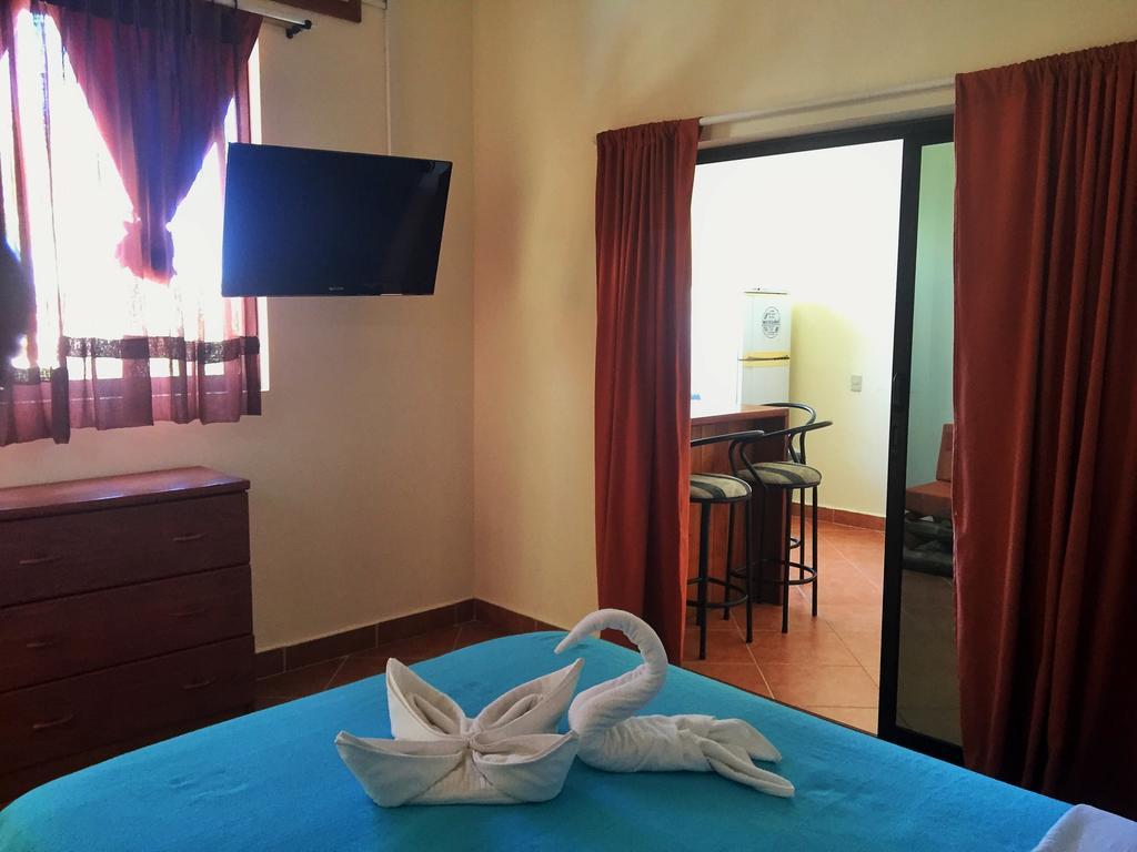 Hostal Baltra Пуерто Айора Екстериор снимка