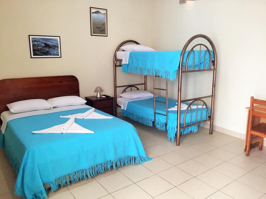 Hostal Baltra Пуерто Айора Екстериор снимка