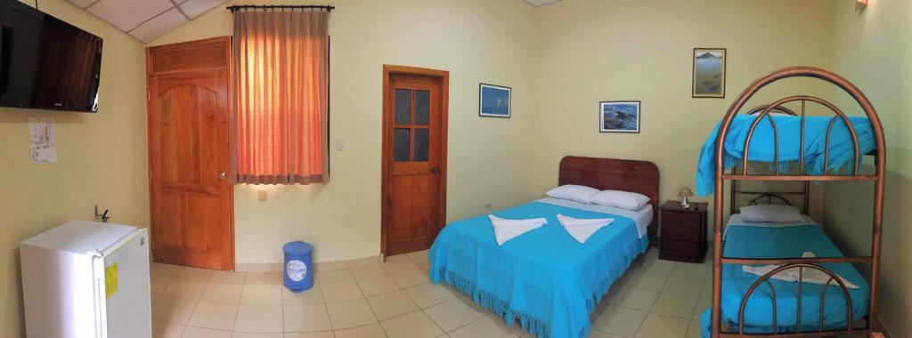 Hostal Baltra Пуерто Айора Екстериор снимка