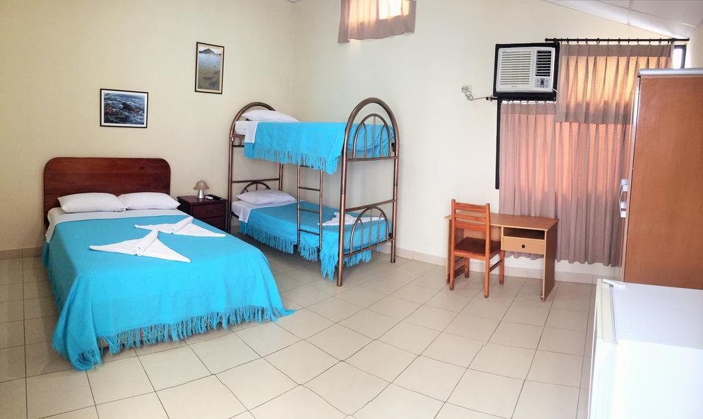 Hostal Baltra Пуерто Айора Екстериор снимка