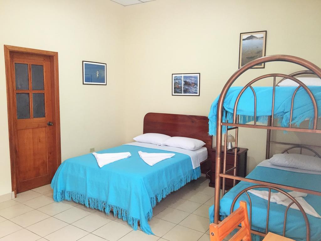Hostal Baltra Пуерто Айора Екстериор снимка